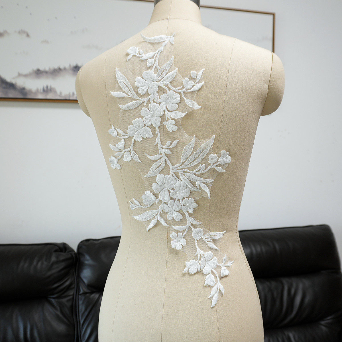 Craft Embellishments - Белые аппликации из ткани с цветочными